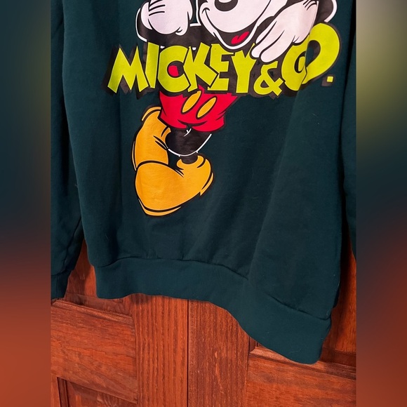 Disney Green Crewneck Pullover Sweater with Mickey Mouse Size Medium Unisex - Picture 12 of 12